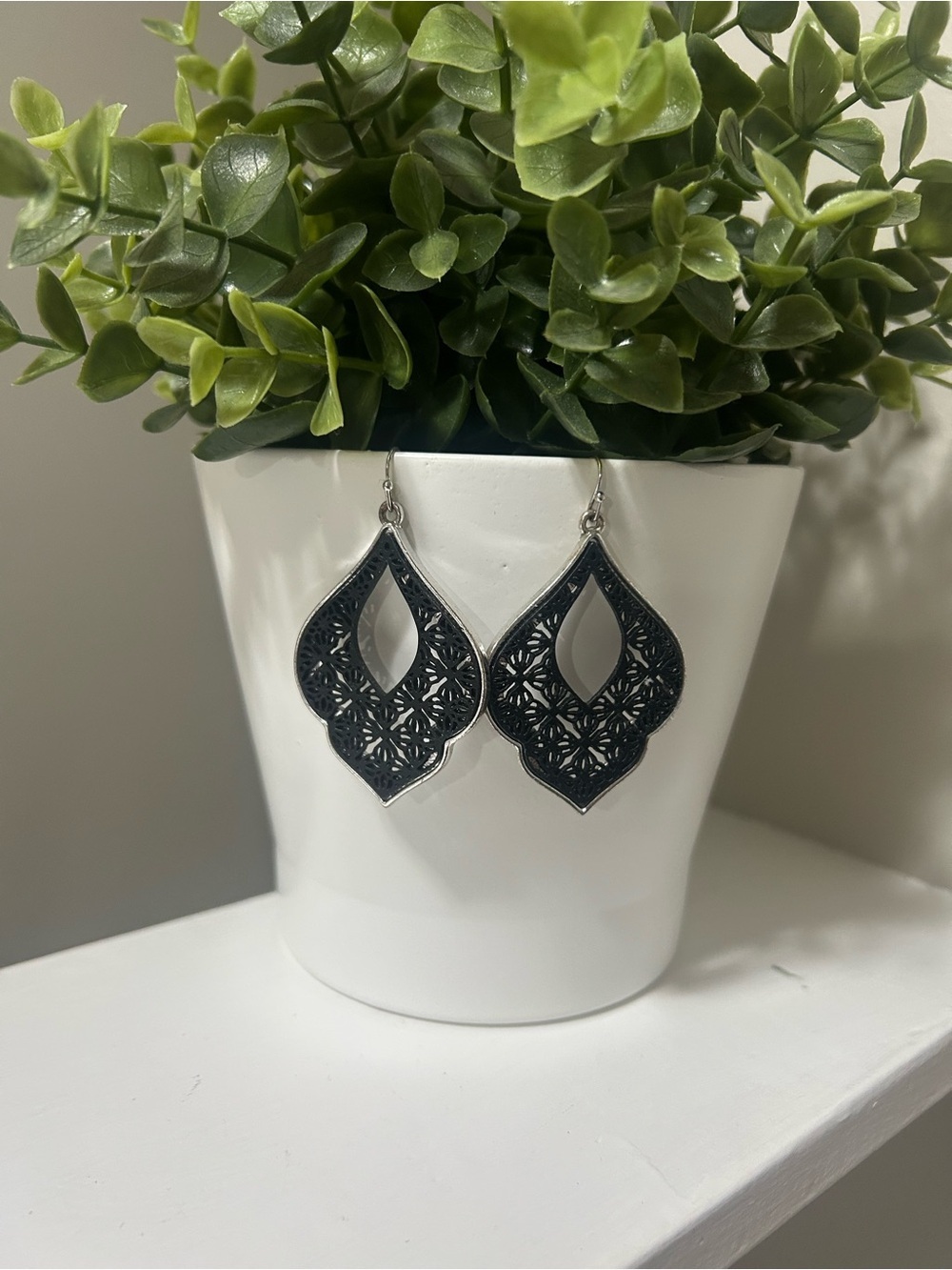 🔥4 for $25 Black Filigree Teardrop Dangle Earrings